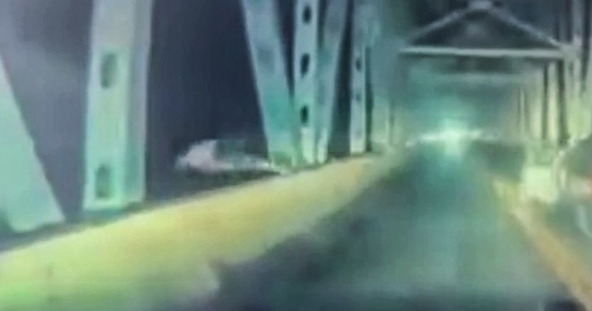 Missouri bridge leap ends chase, sheriff says