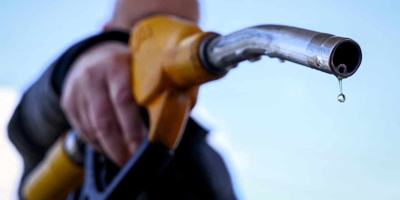 Gas pump pain may outlast cheaper crude, columnists warn