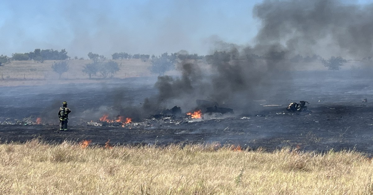 Texas Apache helicopter crash kills two soldiers near Salado
