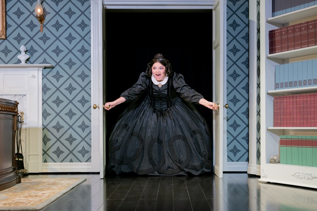 Meg Stalter returns to Oh, Mary! with a silent stage-door message