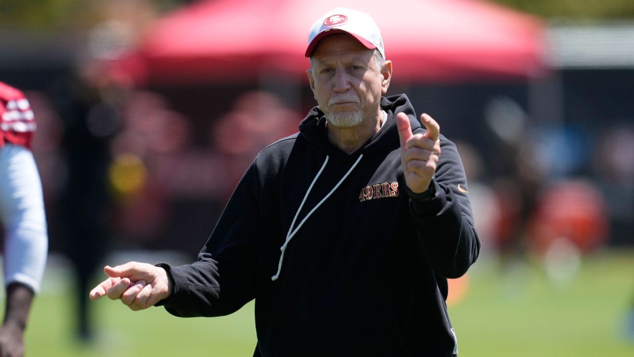 Chris Foerster runs 49ers practice as Kyle Shanahan recovers