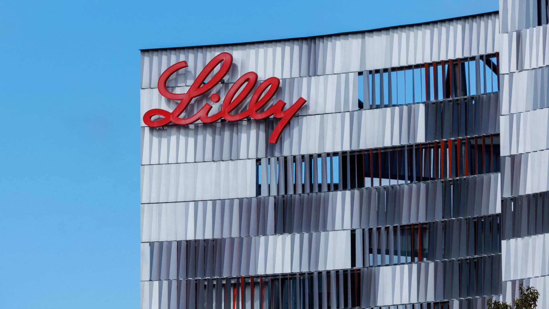 Eli Lilly aims for 2027 filing for obesity drug retatrutide