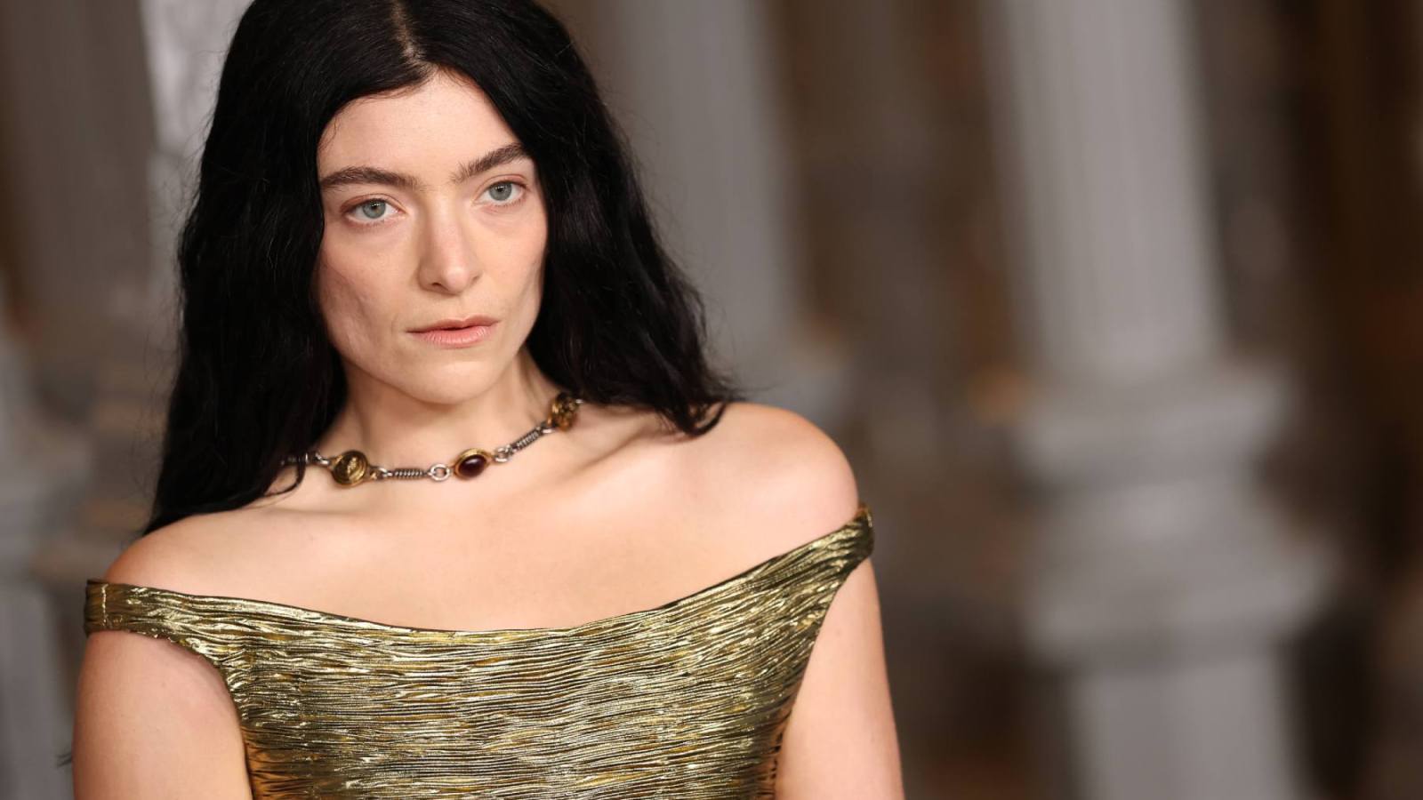 Lorde calls out Spotify’s AI song blurbs over wrong tour detail