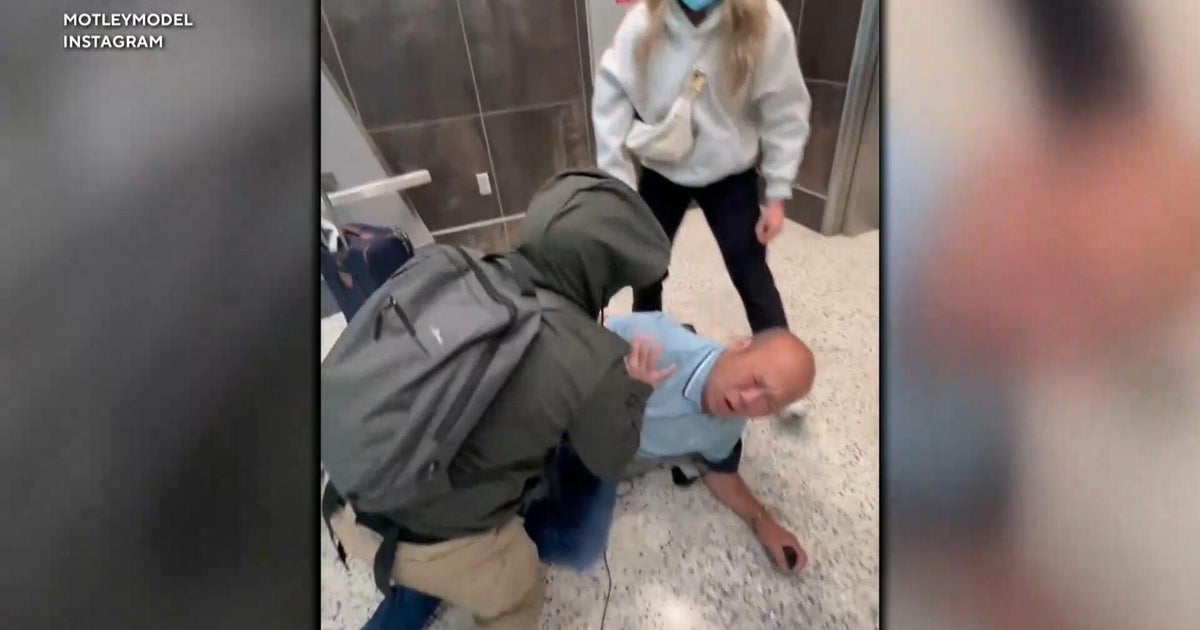 Plainclothes ICE agents leave man partly cuffed after Vegas airport clash