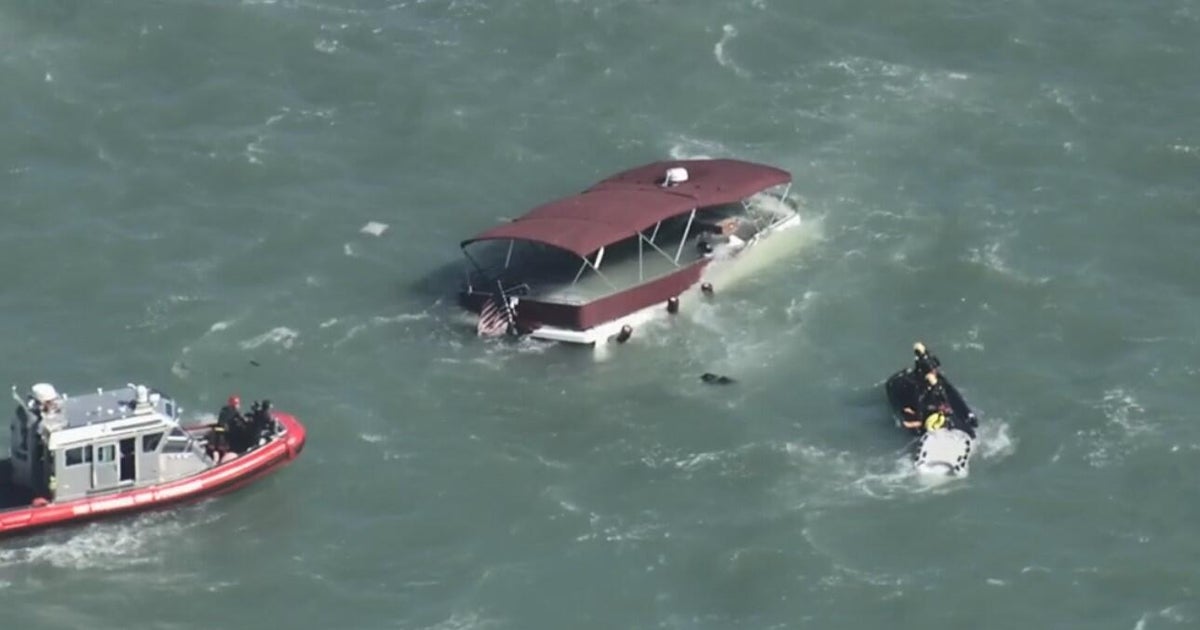 One dead and three missing after boat sinks near Alcatraz