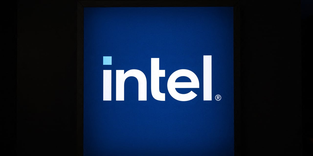 Micron stock falling as chip names trail steadier tech sector