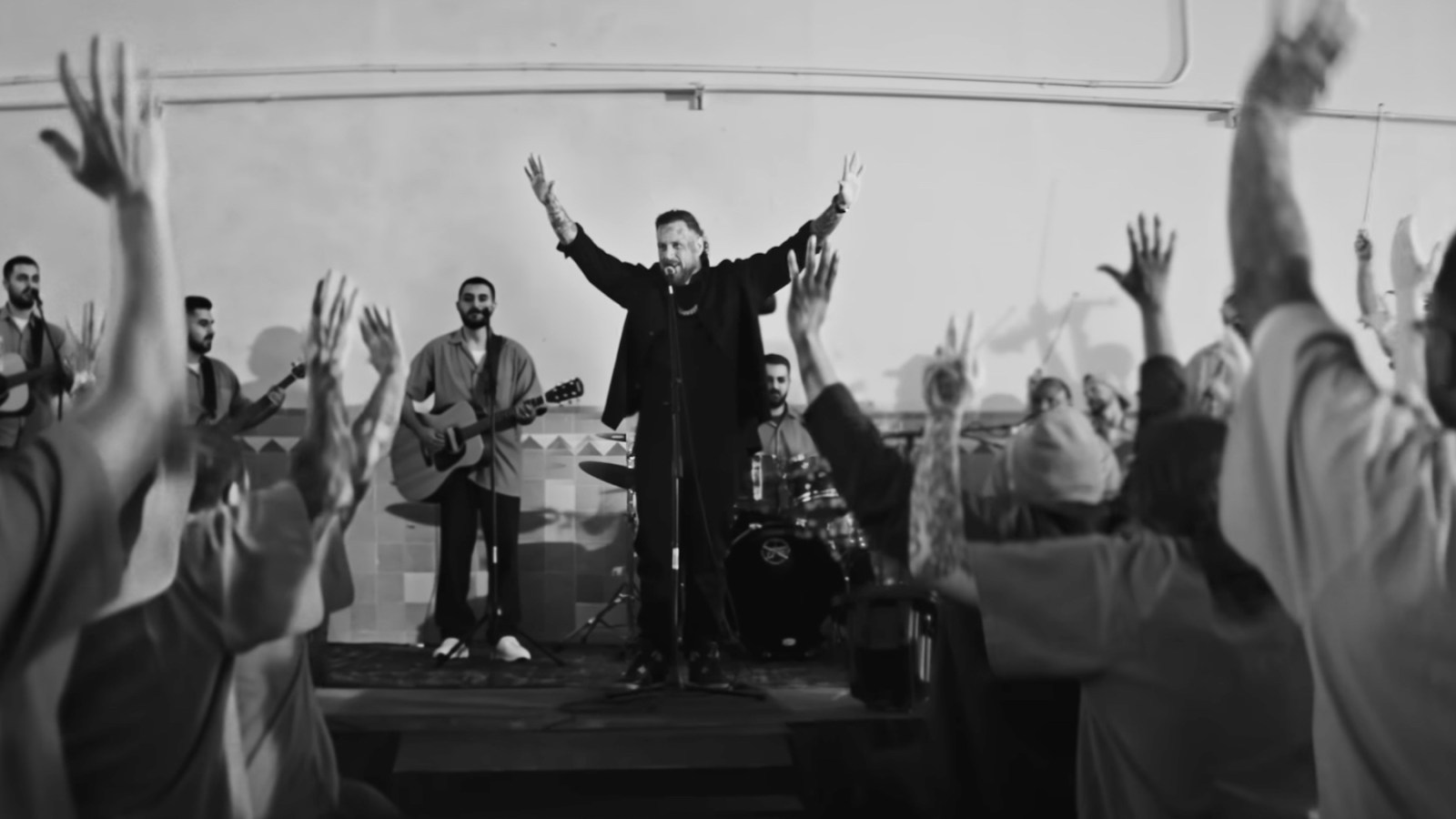 Jelly Roll takes ‘Hands Up’ inside San Quentin