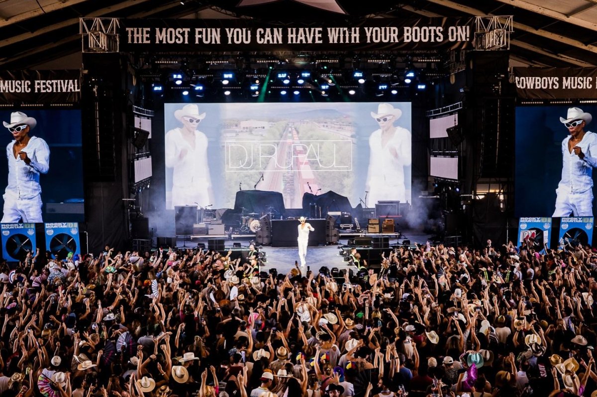 RuPaul’s Calgary drag show sets Guinness attendance record