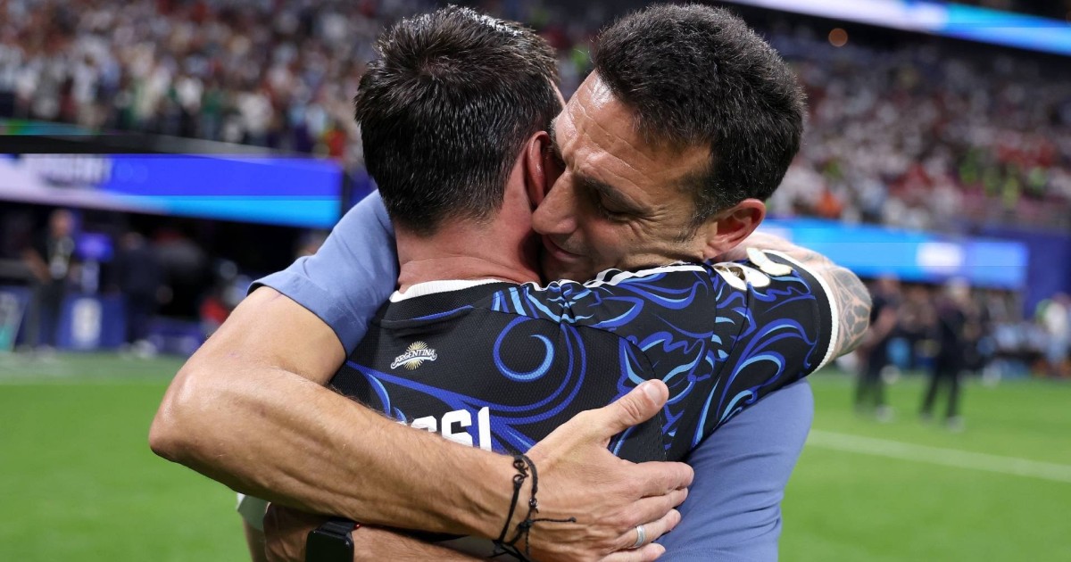 Messi and Scaloni share emotional embrace after Argentina reach final