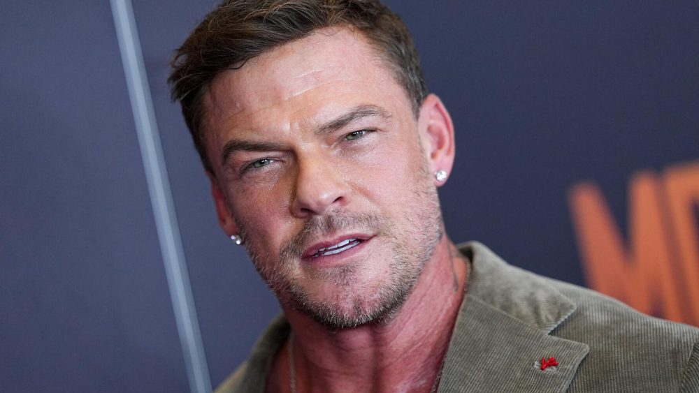 Alan Ritchson blasts politics over Epstein files on podcast