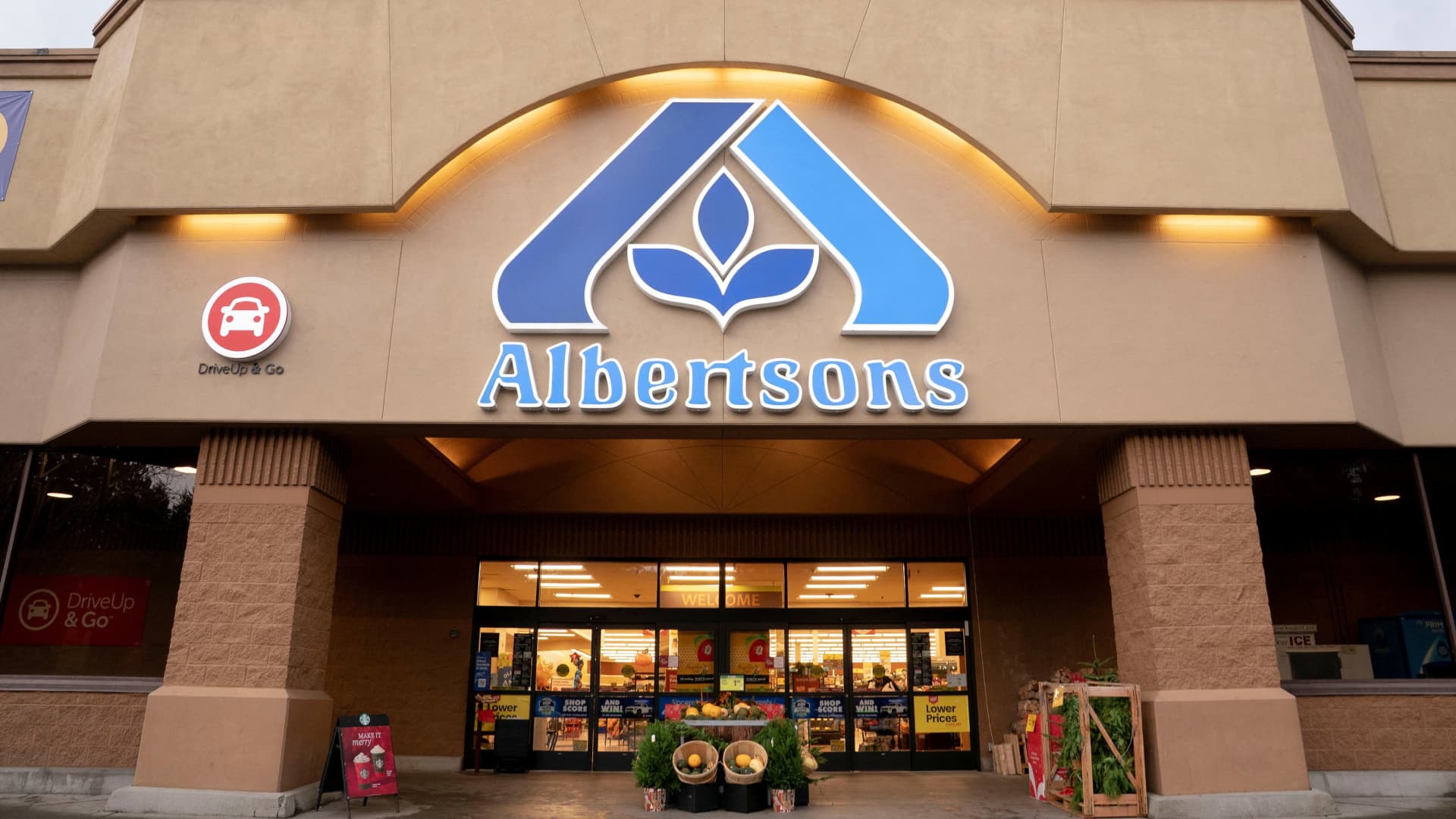 Albertsons shares slide after grocer cuts profit forecast