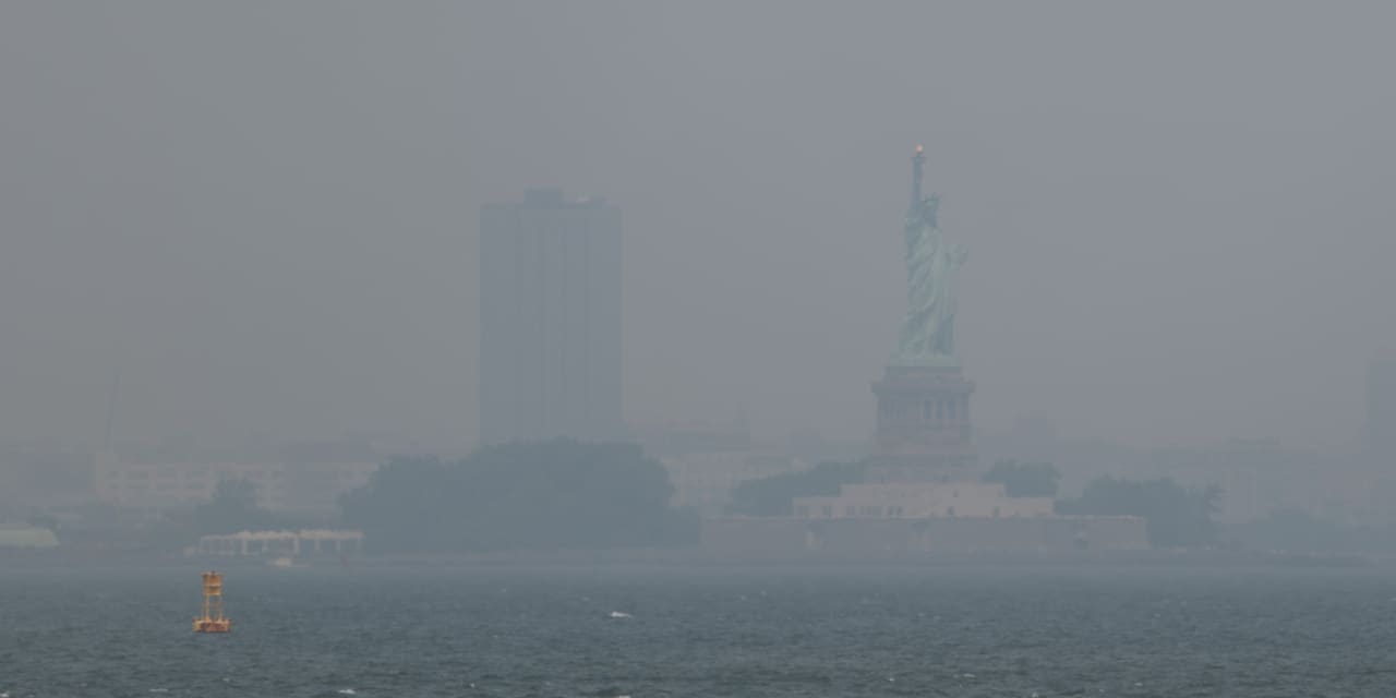 Canadian wildfire smoke sends Chicago and New York up pollution rankings