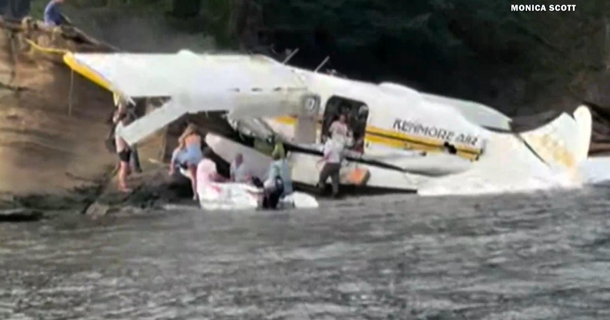 Puget Sound seaplane crash leaves all 11 aboard alive