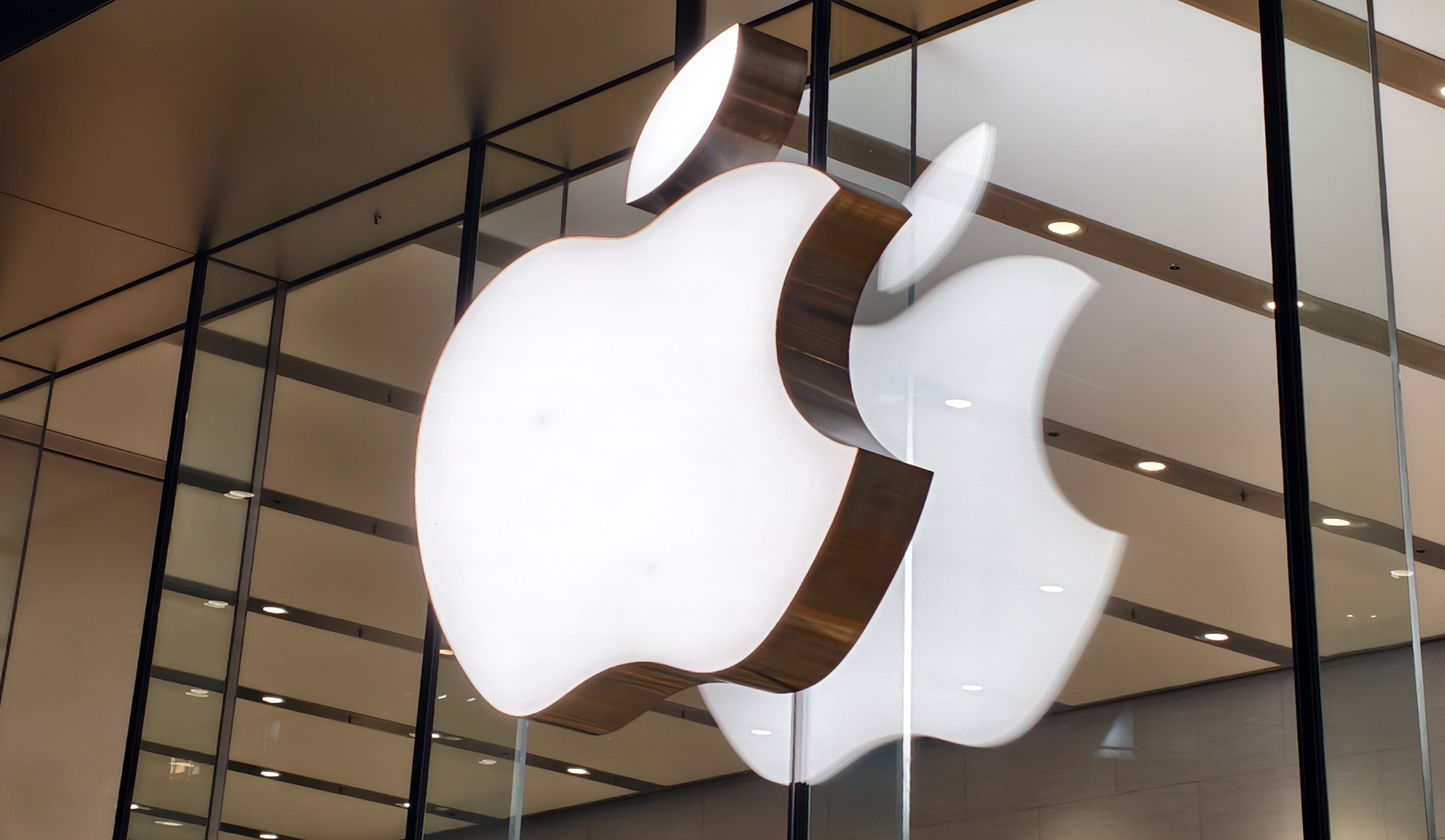 Apple Store app points to a new AI shopping helper