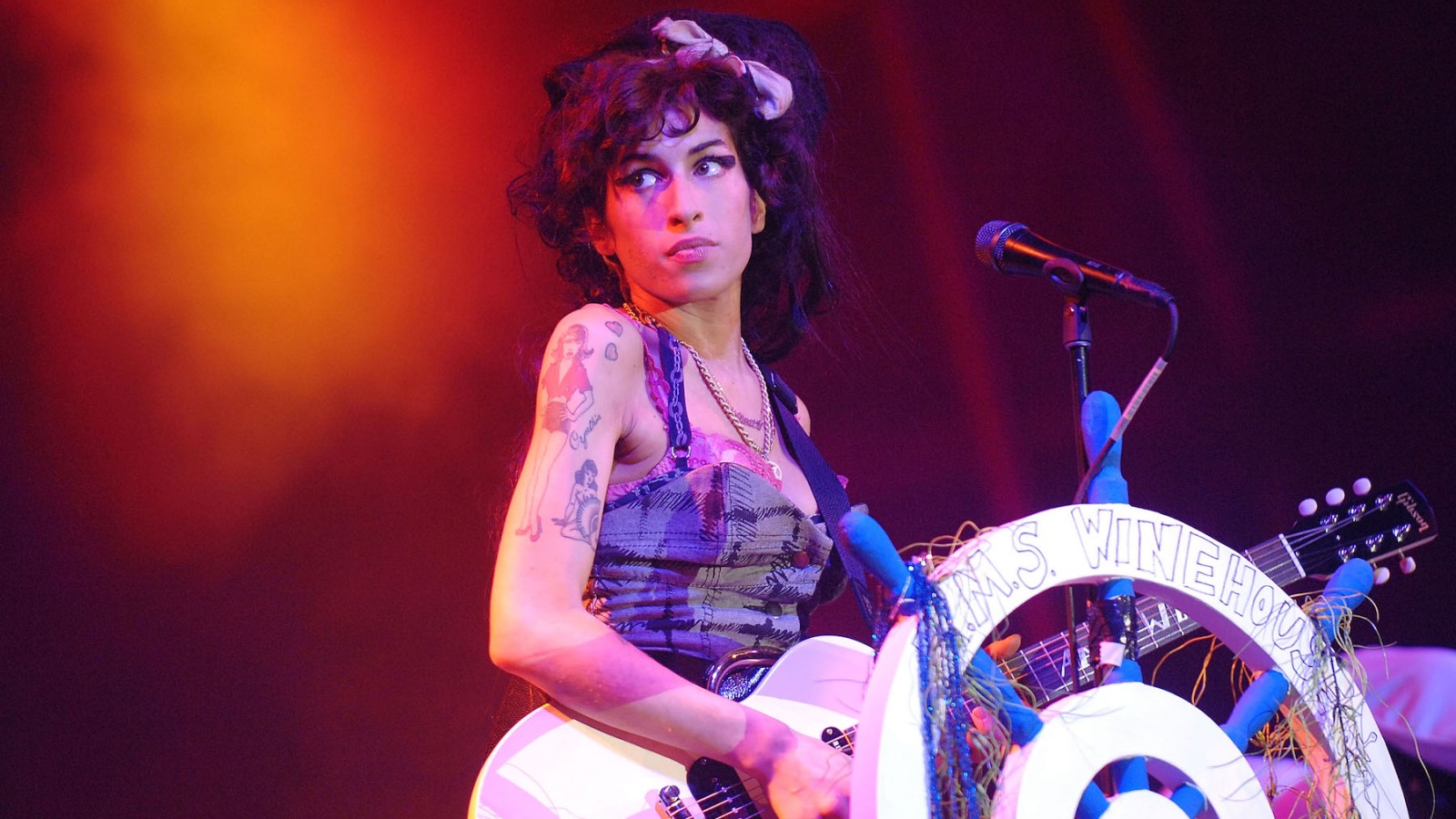 Amy Winehouse death anniversary marked by family tribute