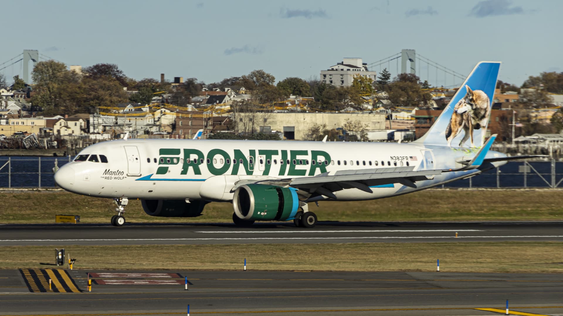 Frontier is finally bringing Wi-Fi aboard with Starlink