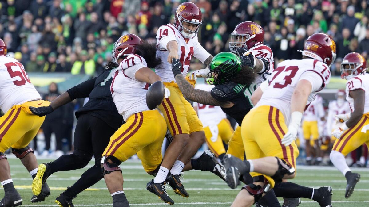 USC vs. Oregon prediction: Ducks favored in Coliseum showdown