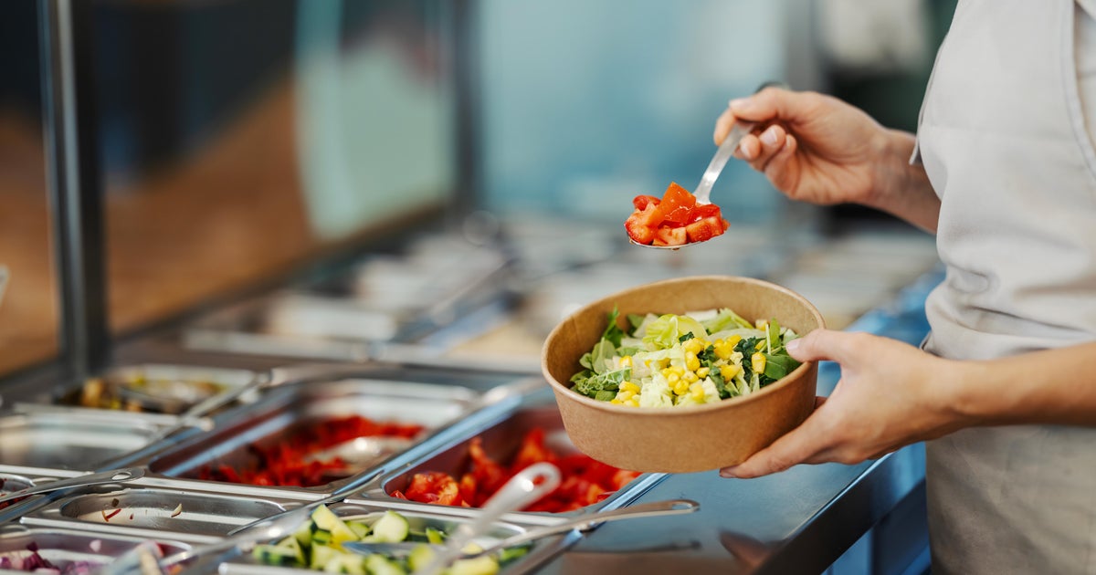 Cyclospora outbreak dents Taco Bell traffic as lettuce worries spread