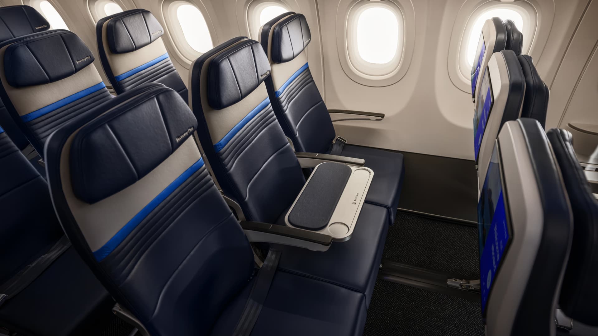 United’s latest upsell is an empty middle seat