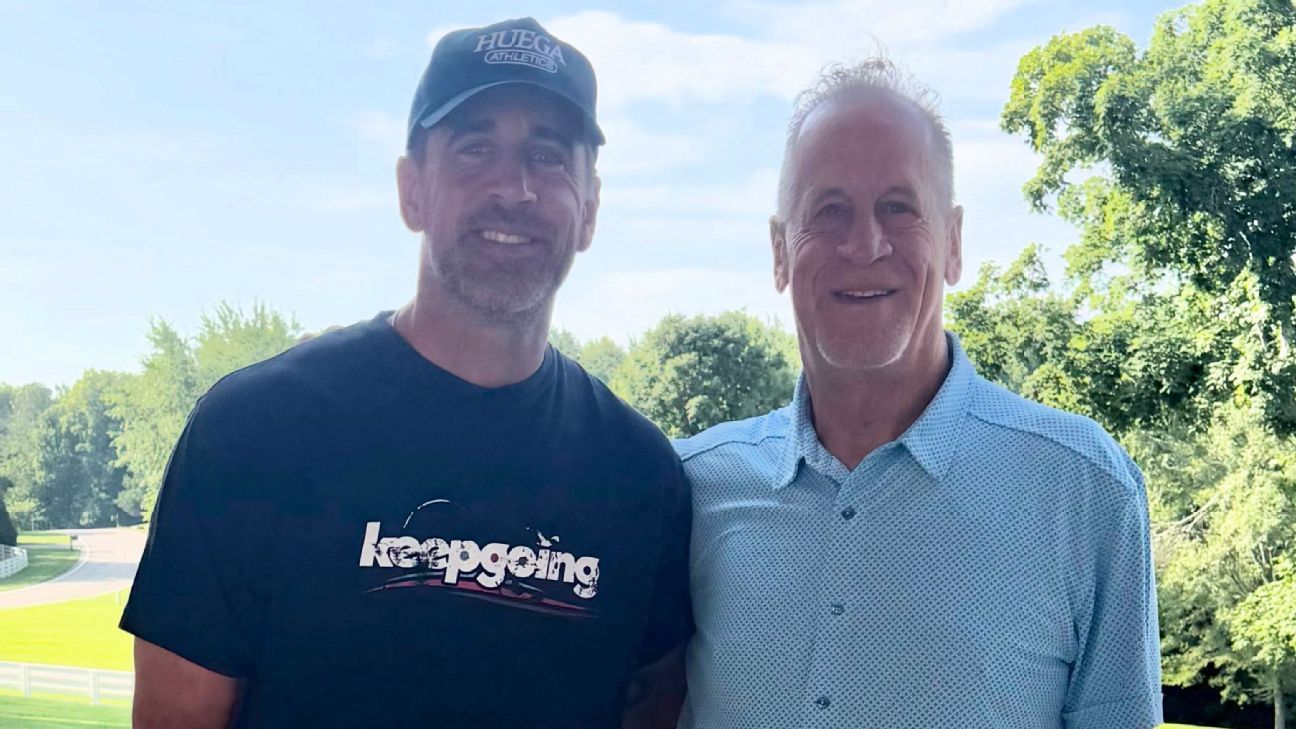 Aaron Rodgers shares family photos before final NFL camp