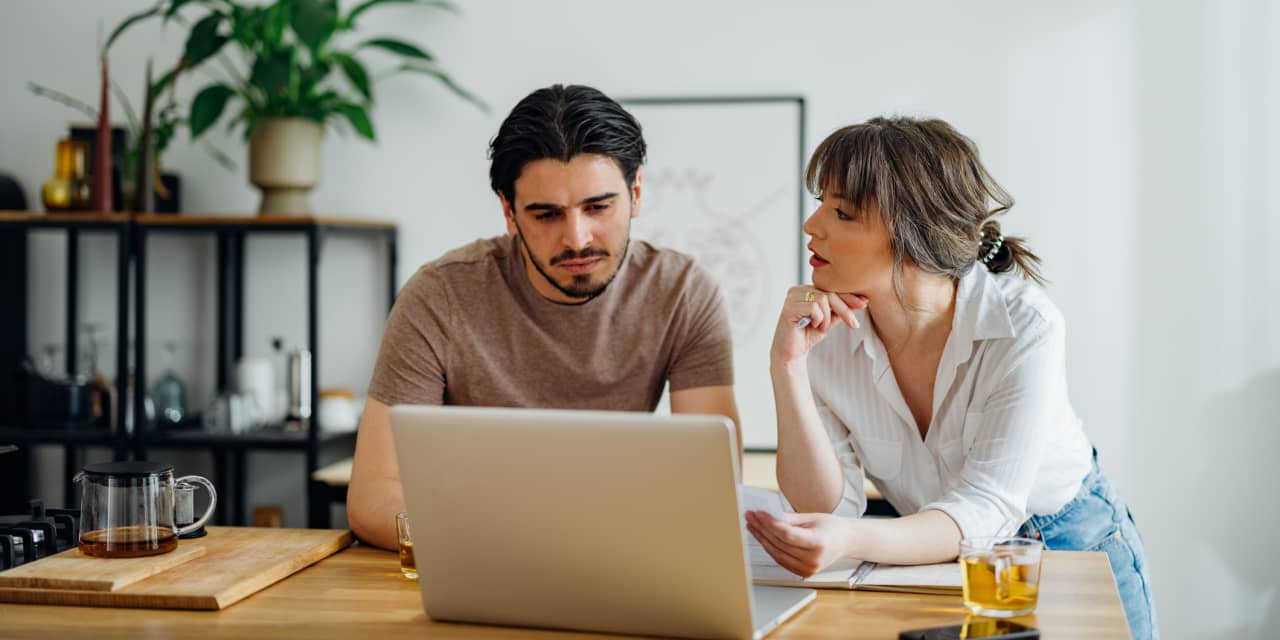 Spouse 401(k) contributions can add thousands to retirement savings